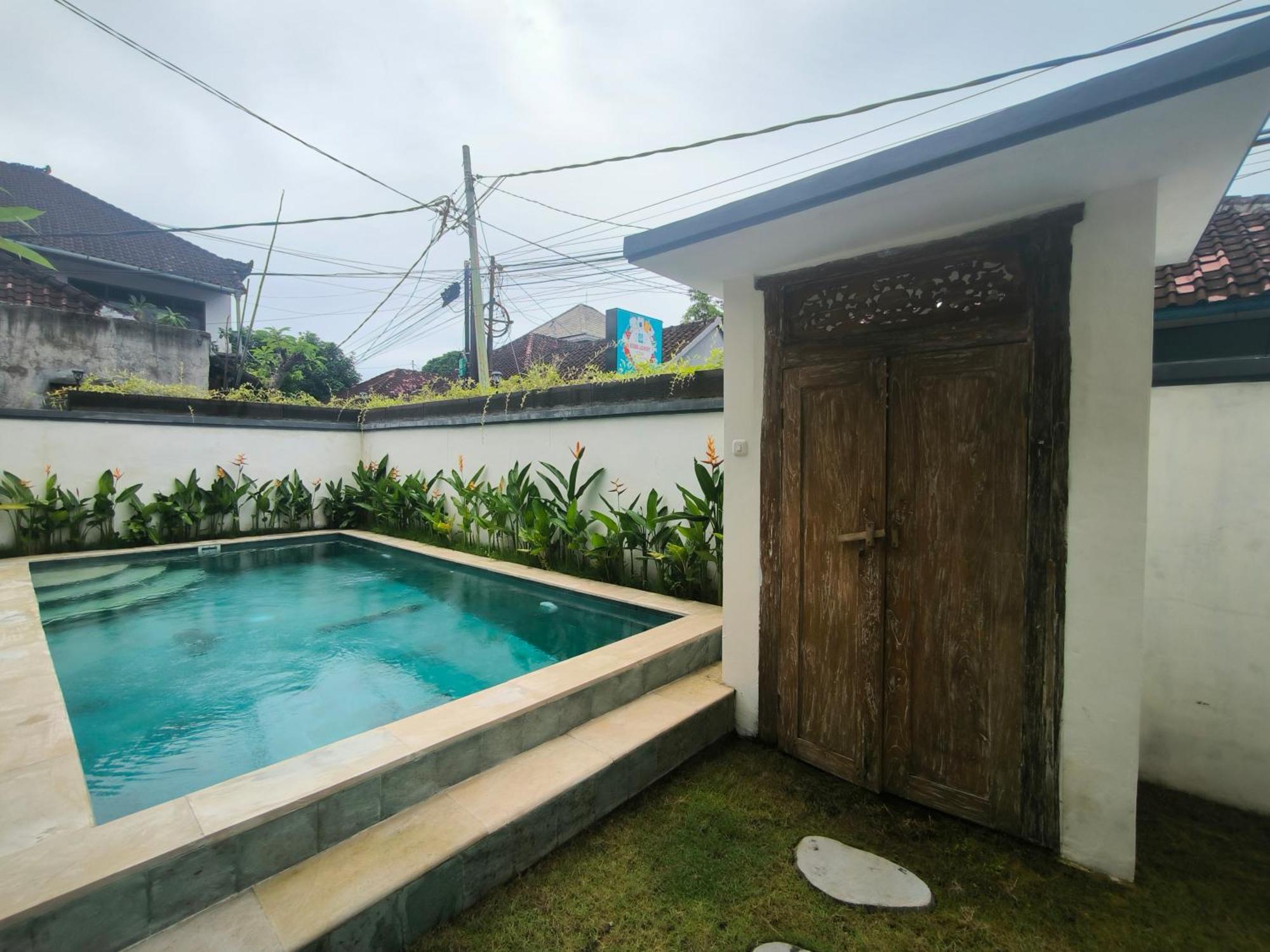 Ken Ken Guest House Seminyak Esterno foto