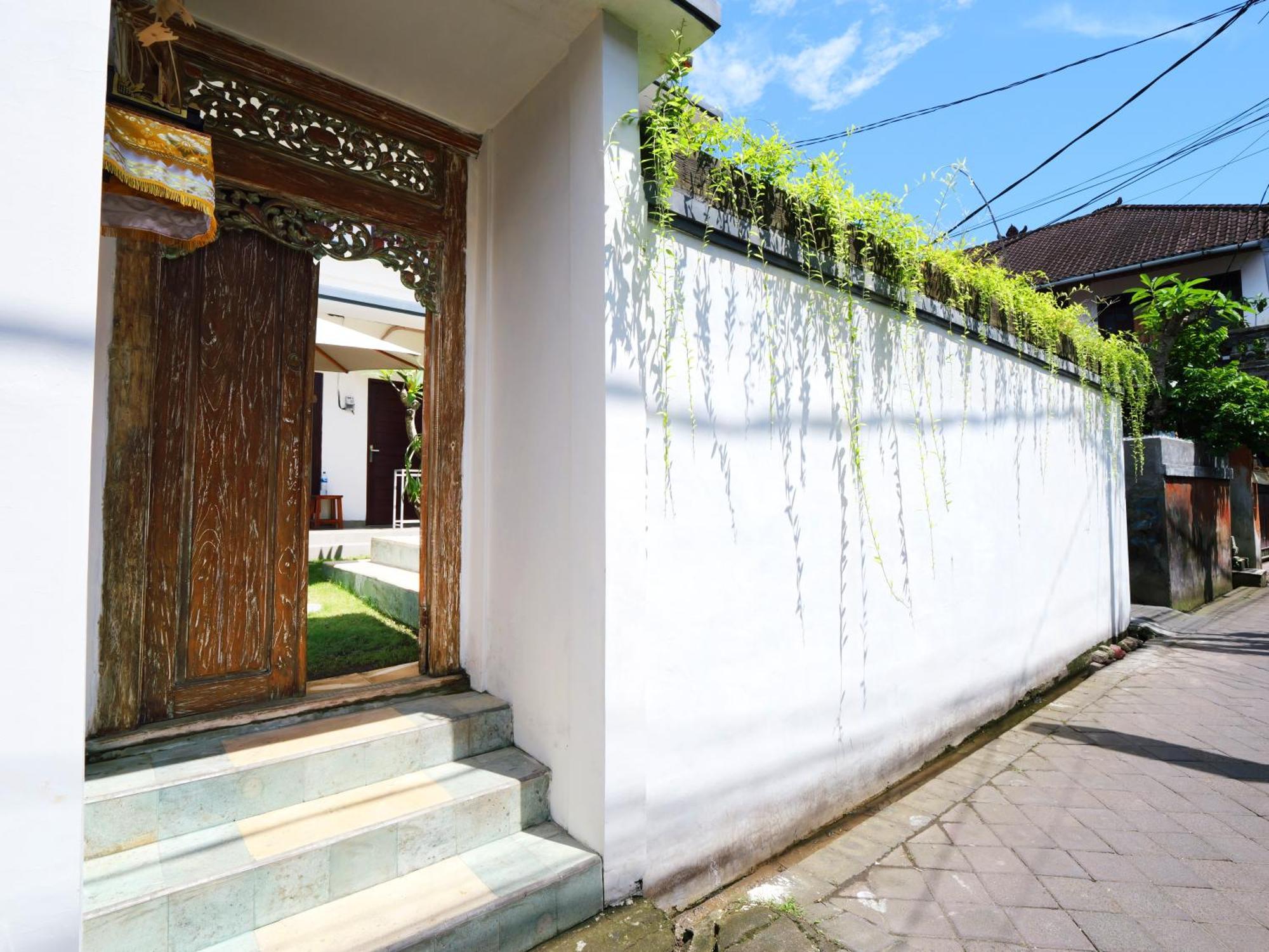 Ken Ken Guest House Seminyak Esterno foto